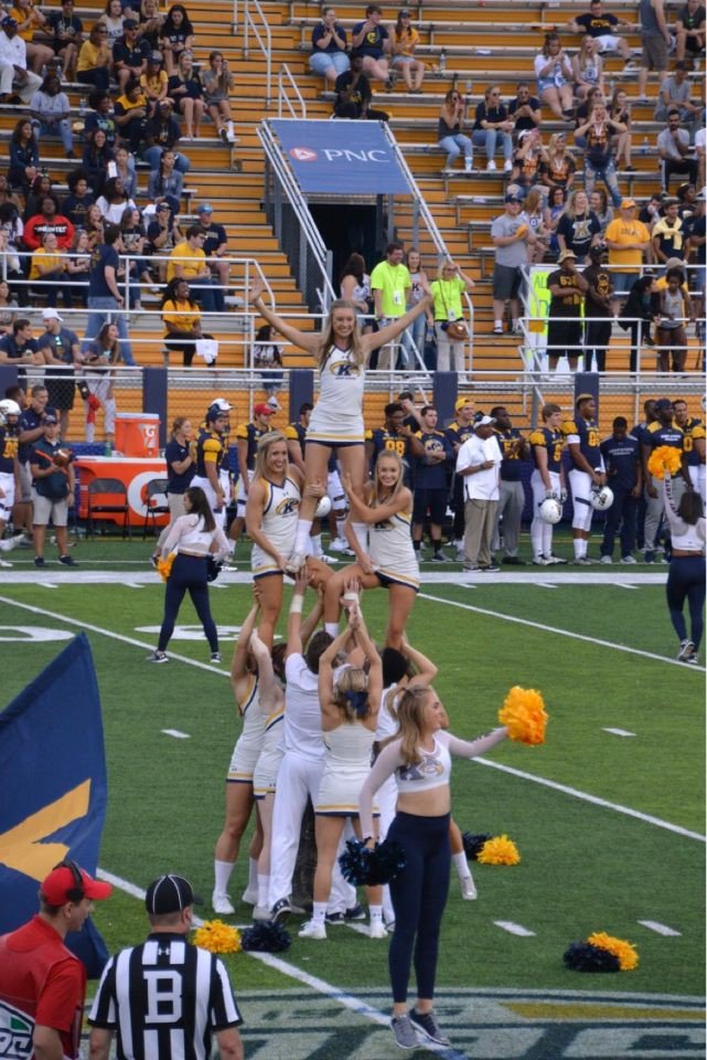KentStCheer's tweet photo. Reminiscing 2017 Homecoming game💛💙 Beautiful day for football &amp; cheering on our GOLDEN FLASHES with some of our legendary alumni😍#ksucheer https://t.co/lr1nlY8Mcq