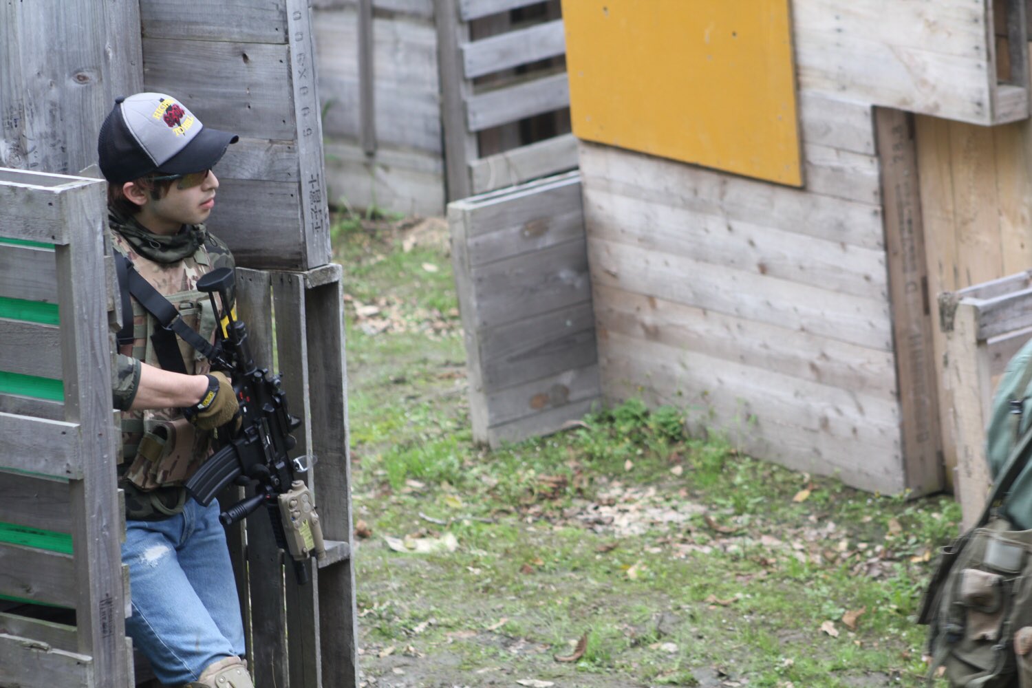 りゅー 昨日のサバゲー楽しかった バリケード作り大変だったし いざやって見るとガバガバなのね さぐりさぐりでしたがいい経験になりました とりあえず装備をもっと揃えなきゃな 花巻cqb サバゲー Hk416c T Co Gtaomziq6z Twitter