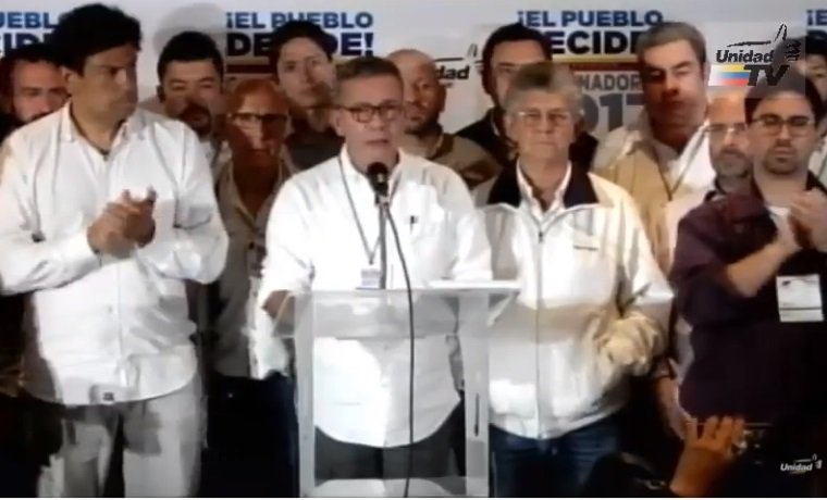 CaraotaDigital's tweet photo. MUD no reconoce resultados electorales y llama a retomar la calle https://t.co/PvqVEGIeKy https://t.co/9CbhKq8GuT