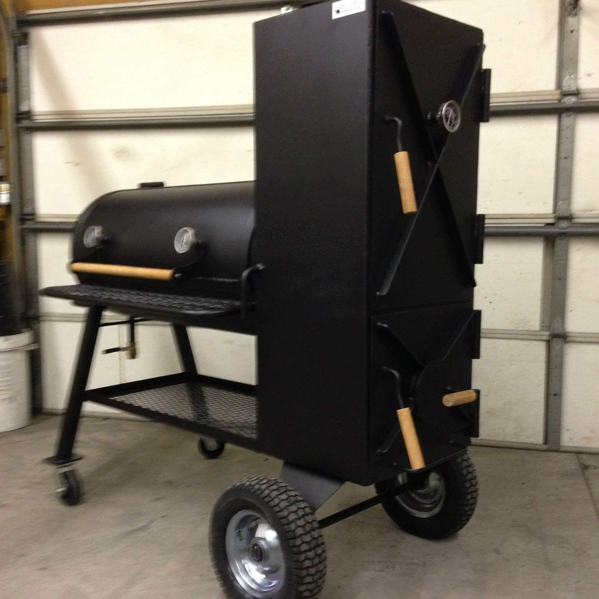 BqSmokers's tweet photo. #grilling #smoking #bbq #smoker #smokergrill #bbqtrailer,#barbecue https://t.co/c7zPA7Rxa6 https://t.co/70pRWwzvn5
