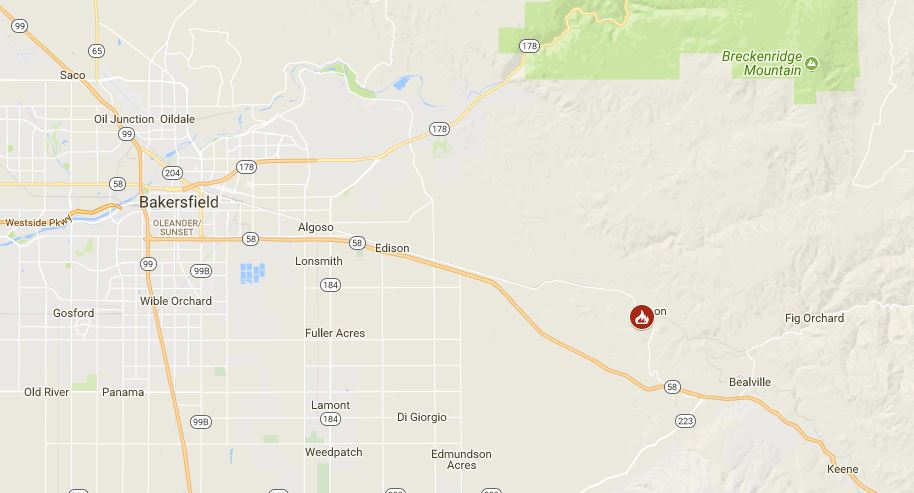 CAL_FIRE's tweet image. Firefighters are battling a 50 acre wildfire at Bena Road, east of Bakersfield (Kern County) #RollingFire