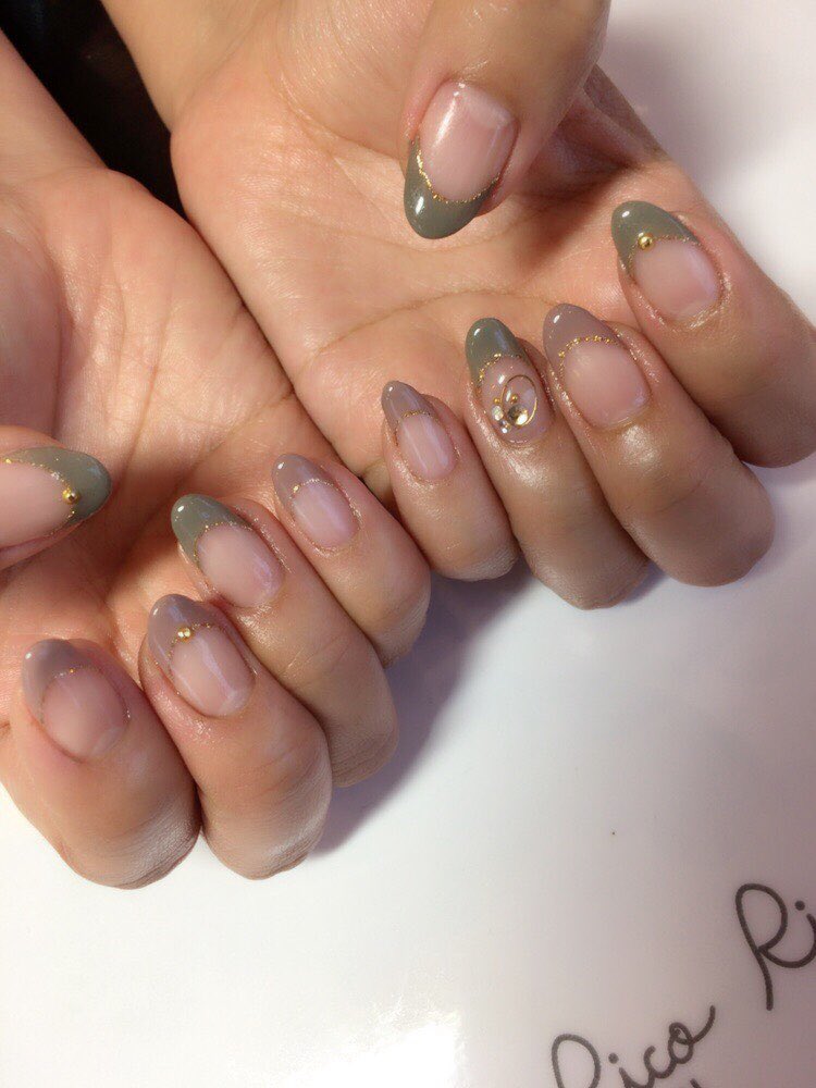 Rico Nail در توییتر グレージュとカーキのシンプル秋ネイル 美爪さんなのでシンプルフレンチもすごくお似合いです 担当 坂井 8 270 ジェルネイル フレンチネイル 秋ネイル カーキ グレージュ シンプルネイル オフィスネイル ブローチェリコ リコネイル