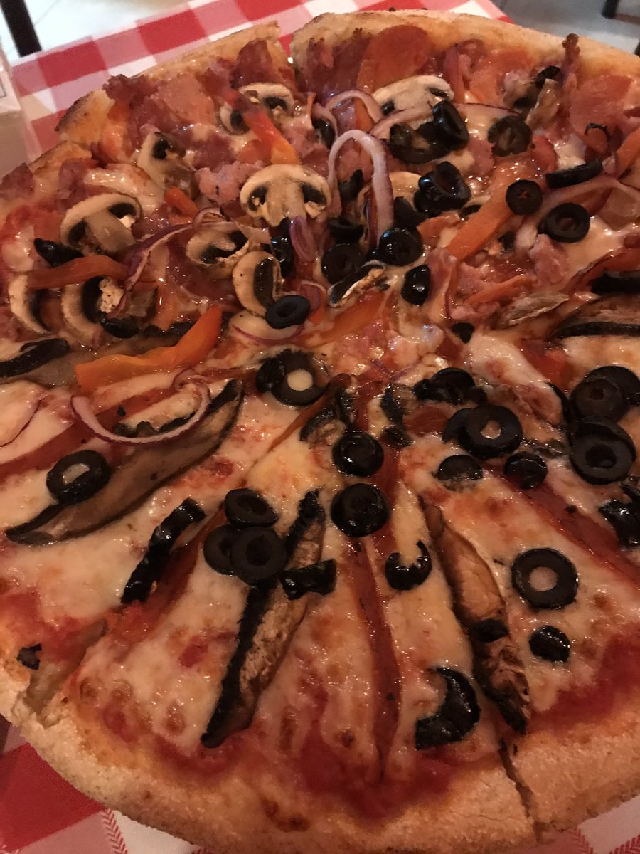 GiorellaRest's tweet photo. #pizza #pizzadomicilio #FelizDomingo #domigodepizza  @Lavozdenarvarte @ColNarvarte @En_laDelValle @En_Narvarte https://t.co/nYWaLbWTak