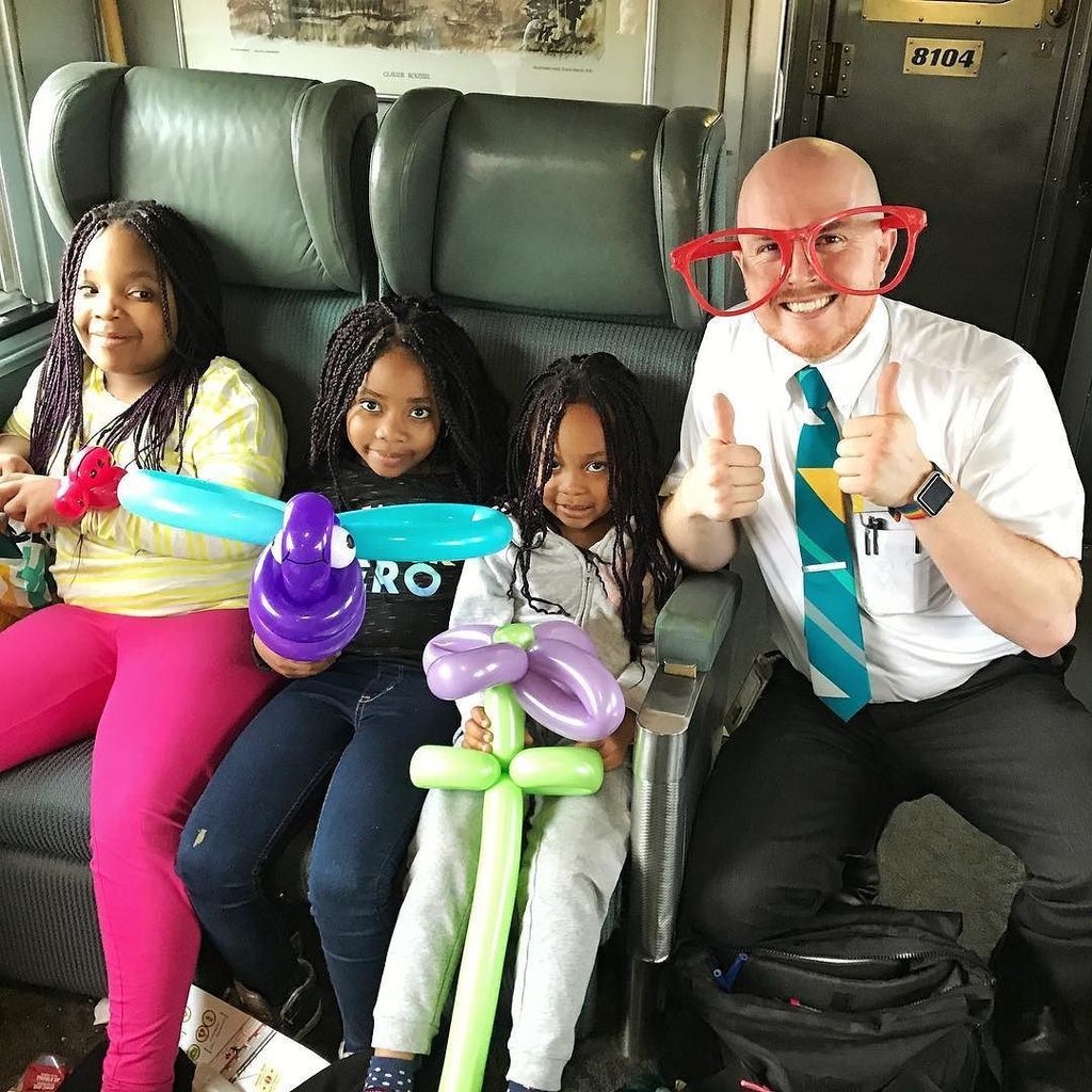 zachwells88's tweet photo. Another amazing trip onboard #viarail train 64 from Toronto to Montreal from earlier today. Made lots of #balloona… https://t.co/kqWCL9RGPC https://t.co/tbD5IRJ87V