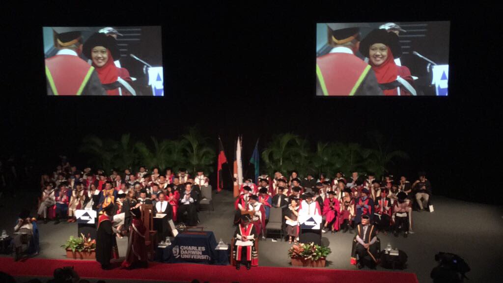 INAinDarwin's tweet photo. @aosny2011 @CDUni @tlitaay @CDUni_VC @ankns112 @rikannya Congratulations to Indonesia’s latest @CDUni PhDs: Dr Rahmat, Dr Meika &amp; Dr Ratih cc @CDUni_VC @cdu_ni

Looking forward to Dr @aosny2011 https://t.co/X7safyVVUn