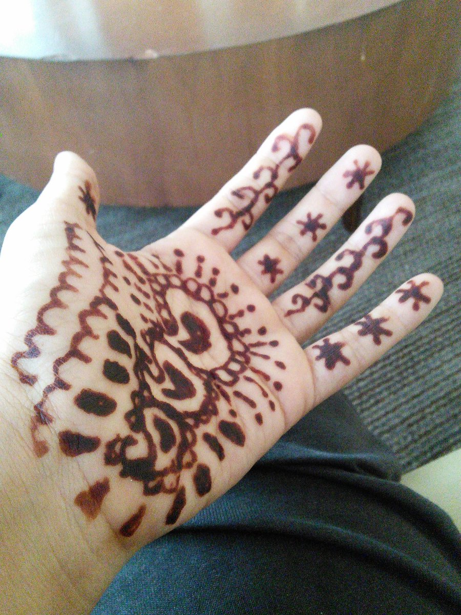Masterpeptalker's tweet photo. Got this henna design by my mom's sister last week while in India for a function for my dad! Now I'm back in Tampa and my regular schedule! https://t.co/8fCHZYlYUy