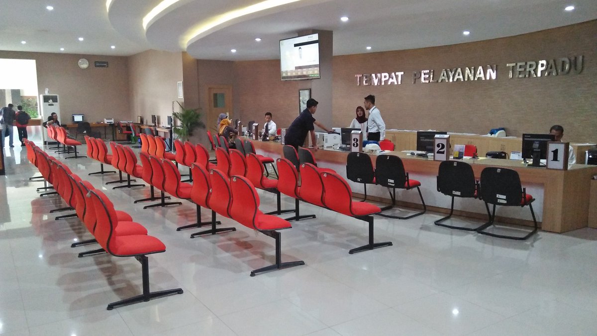 Halo halo #Sahabat516. Apa kabarnya pagi ini? Semoga sehat selalu ya! Hari ini pelayanan #TPT516 buka seperti biasa, mulai 08:00 s/d 16:00.