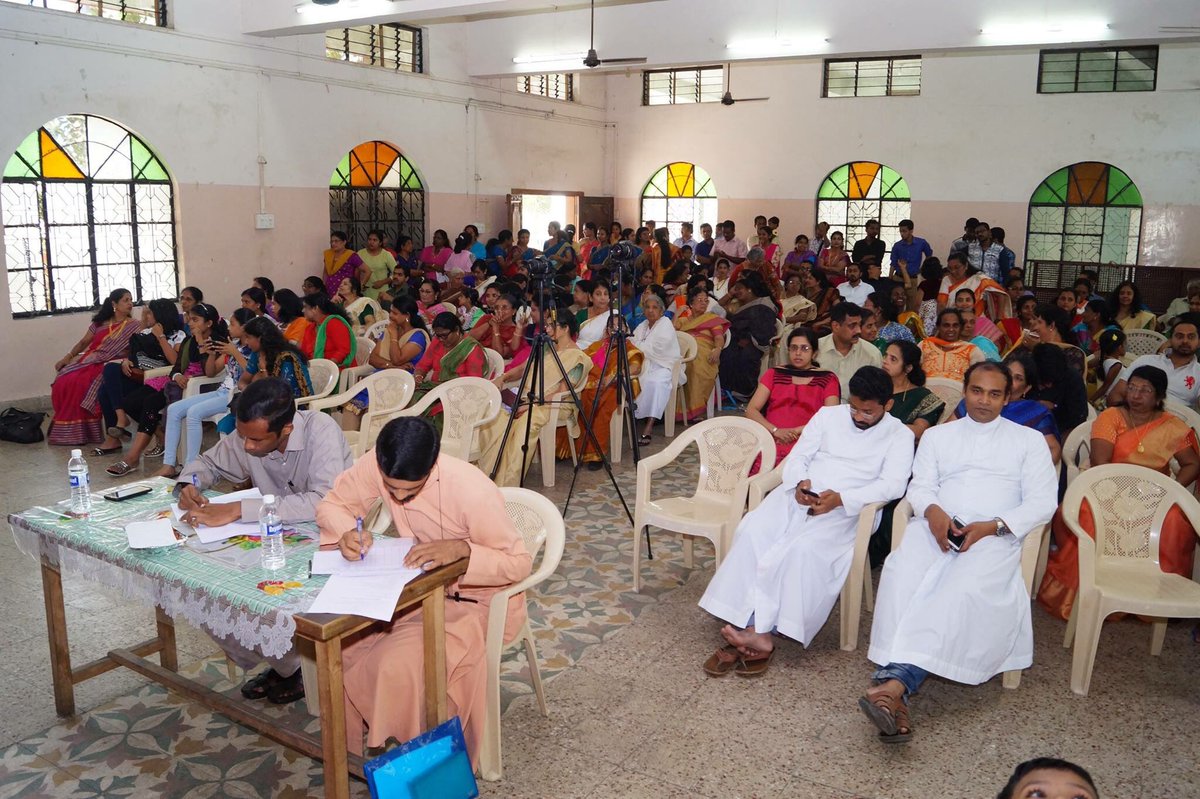 FrFranklin's tweet photo. #PuneForane #Mathrusangam #Mathrusangamcompetition #StAlphonsa Church, #Kalewadi, #Pune. #IndianCatholic #SyroMalabar #Catholic #Margamkali https://t.co/tOFWQP1Yc0