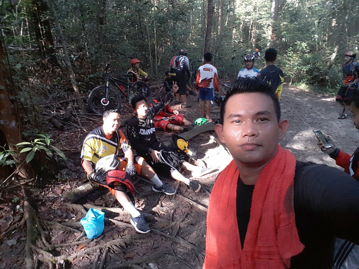 Berusaha hidup sehat,mengurangi begadang diwaktu libur dan tetap bangun subuh!! 💪#downhill #giantmtb #offroad