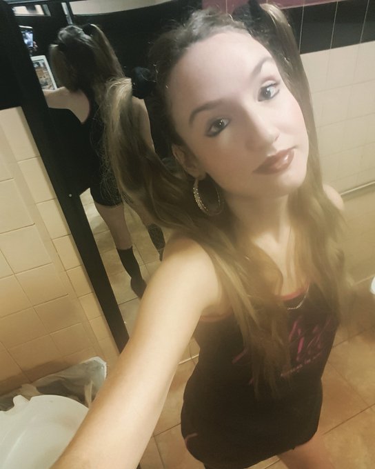 Carolina Ale House #Ladiesnight :) https://t.co/yeB0BBfhGW<a href="/tag/ladiesnight"class="tags">#Ladiesnight</a>
