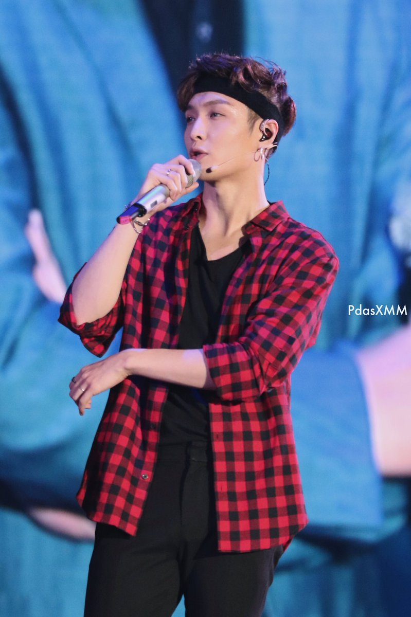 PdasXMM's tweet photo. 171012 🍑 #LAY02SHEEP #LAY #张艺兴 https://t.co/VmLGrEAs23