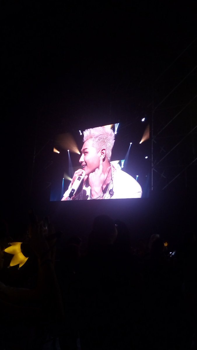ZaysAmanie's tweet photo. Tqq Young Bae!!!!! For a great show...you made me miss BB more n more...#whitenightinkl #taeyanginkl #taeyang #bigbang #forevervips https://t.co/X0l9xUd4cz