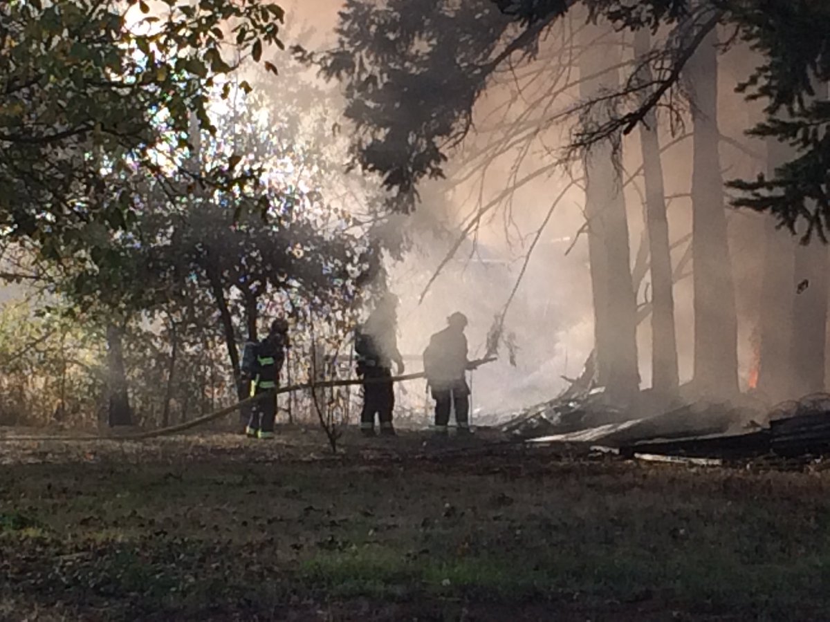 JustinaReports's tweet photo. Multiple fire agencies on scene @lane_fire @jcfireoregon #EugeneSpringfieldFire #TrafficAlert #LiveOnKMTR https://t.co/RAz8XwKz3y
