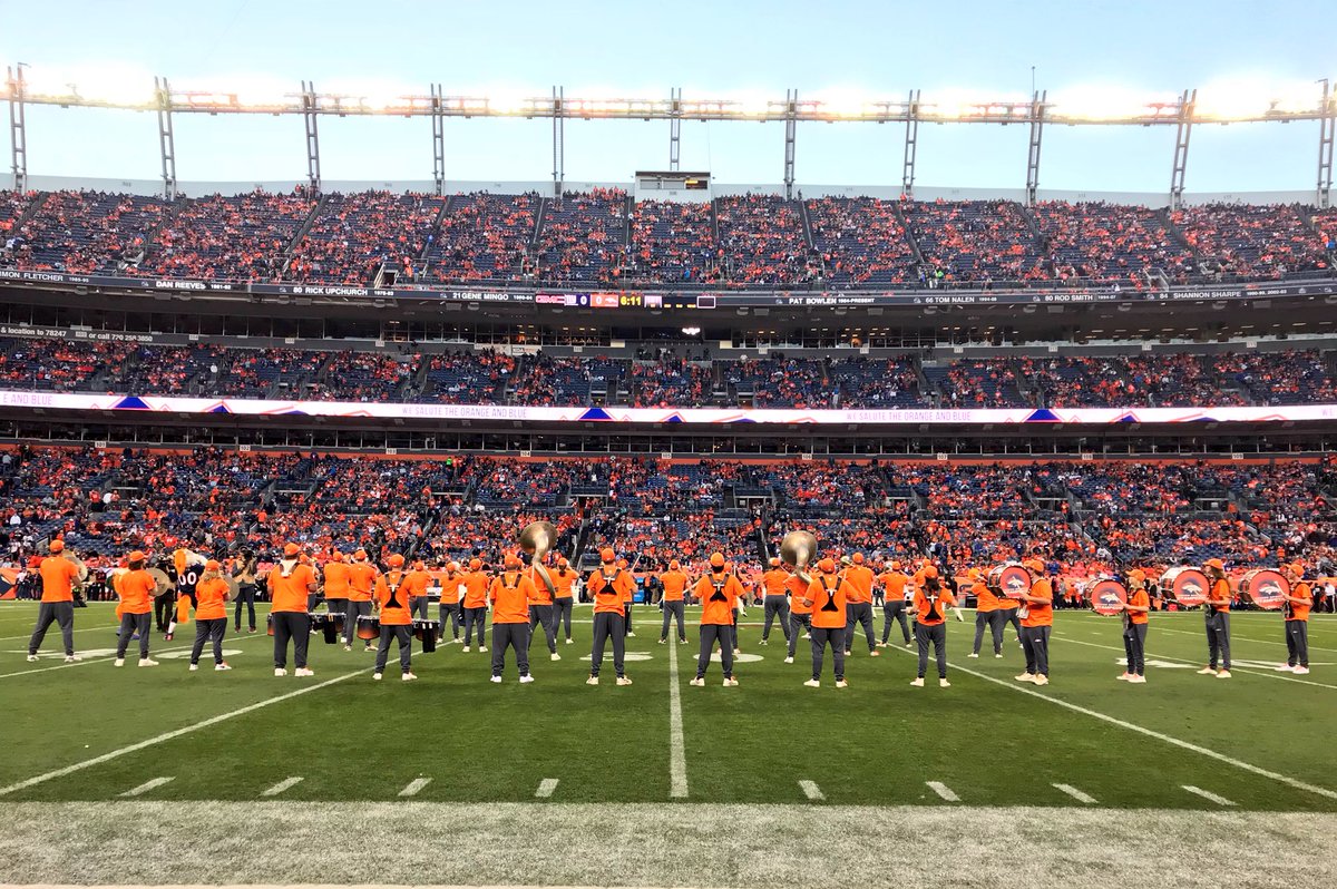 StampedeBroncos's tweet photo. Let’s Go Broncos! #NYGvsDEN  #BeatTheGiants https://t.co/DoqJ7i1RvE