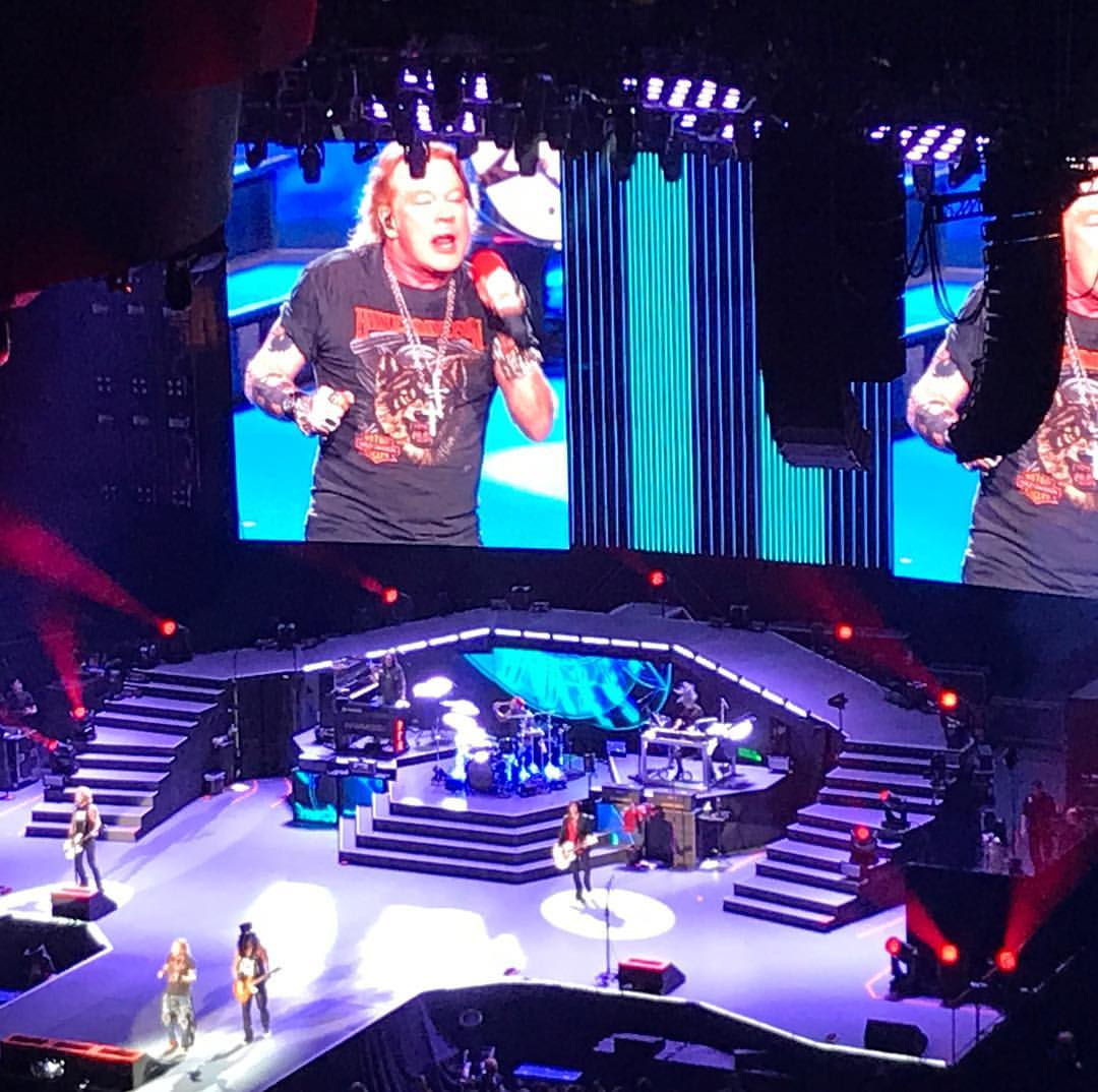 GNRLovers's tweet photo. Guns N' Roses - New York | 📷 jessicajyork726 |  #TheGarden #NotInThisLifetime #GunsNRoses #GnFnR #GNRatTheGarden #GNRinNYC #GNRinNewYork https://t.co/EWFQVLTp6g