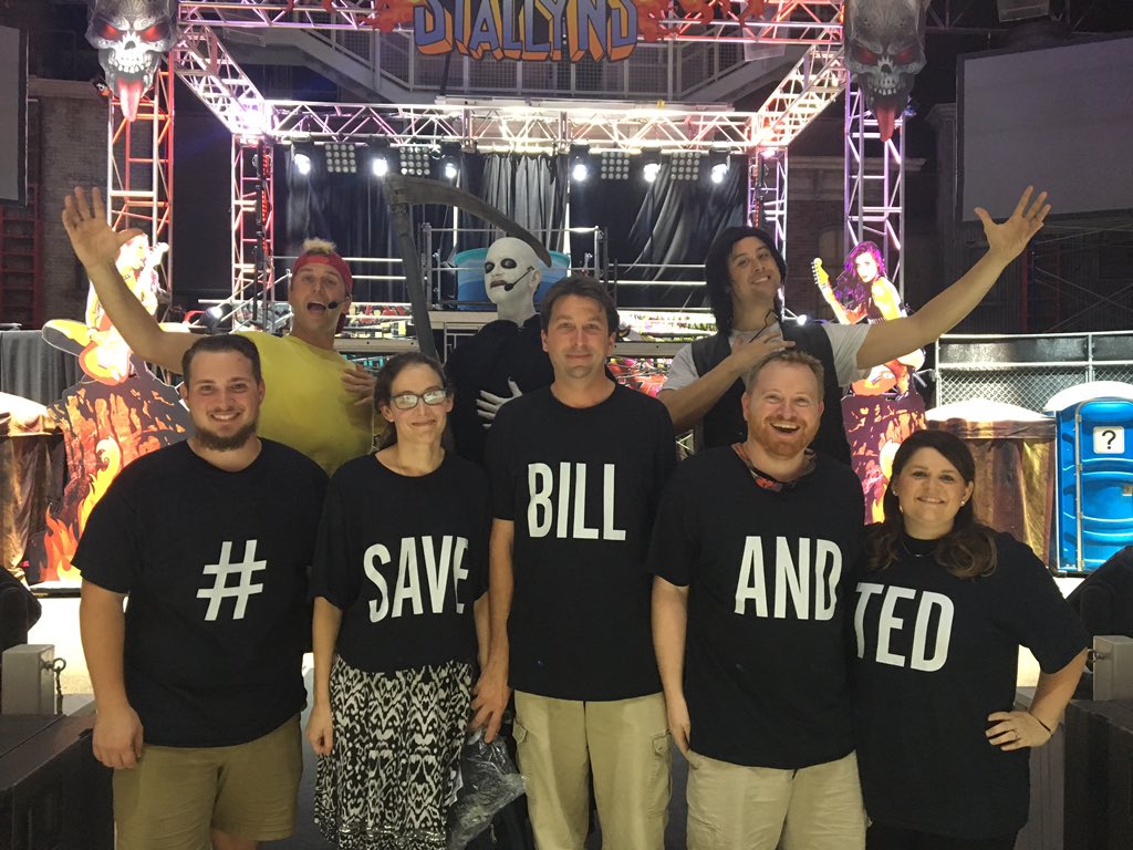 JennBenton83's tweet photo. @HorrorNightsORL @HHNRumors @JasonMightRiot thanks for for the photo!!! #savebillandted #fangirl #sorryreaper https://t.co/Y3tHtVm9Im