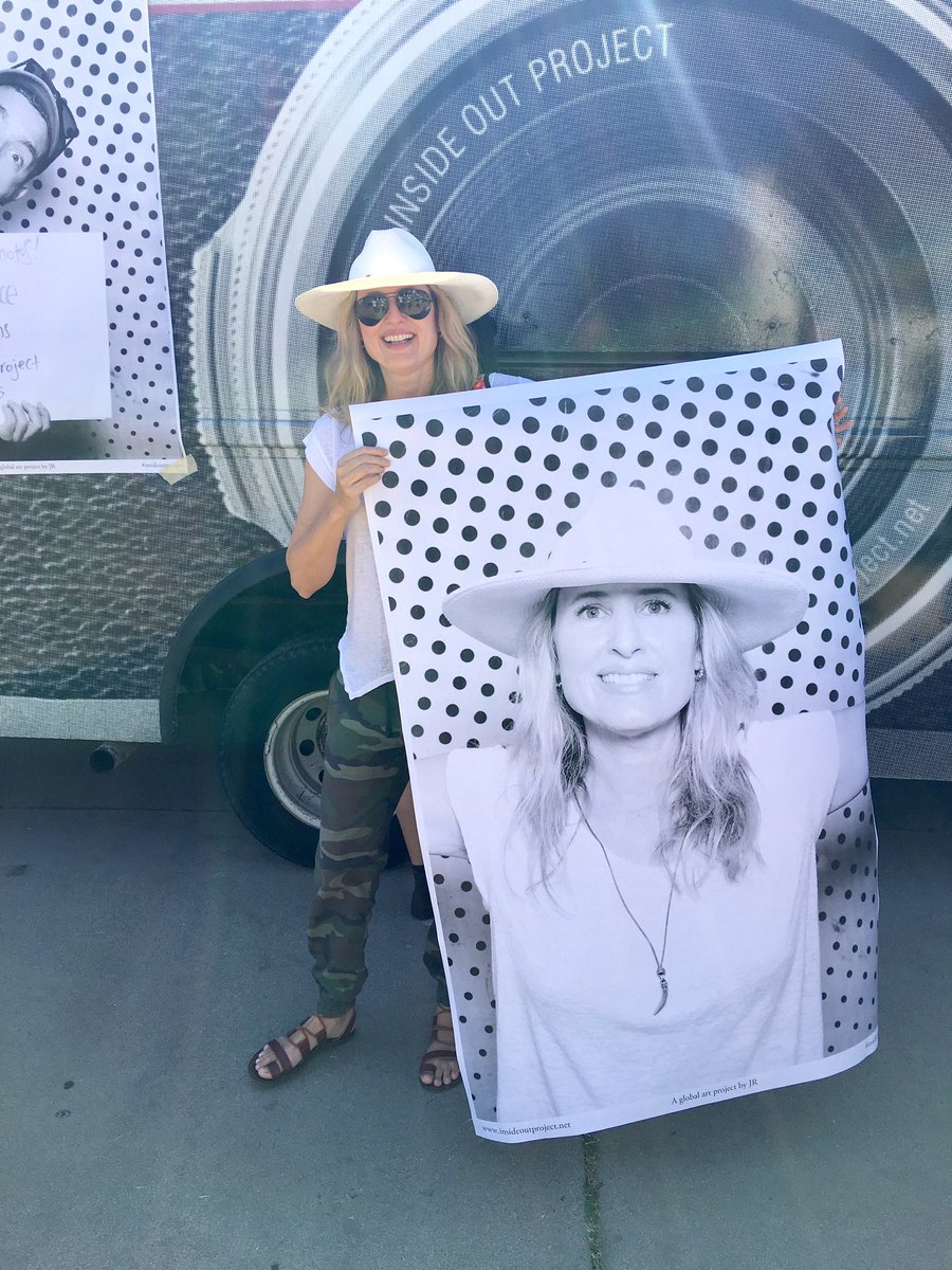 GillianDesign's tweet photo. Woohoo! 🙌🏼 #jr #agnesvarda #art #photography #insideoutproject #TEDxVeniceBeach #ensogram #wildbonds #artforall #venice https://t.co/zKsSh669aK