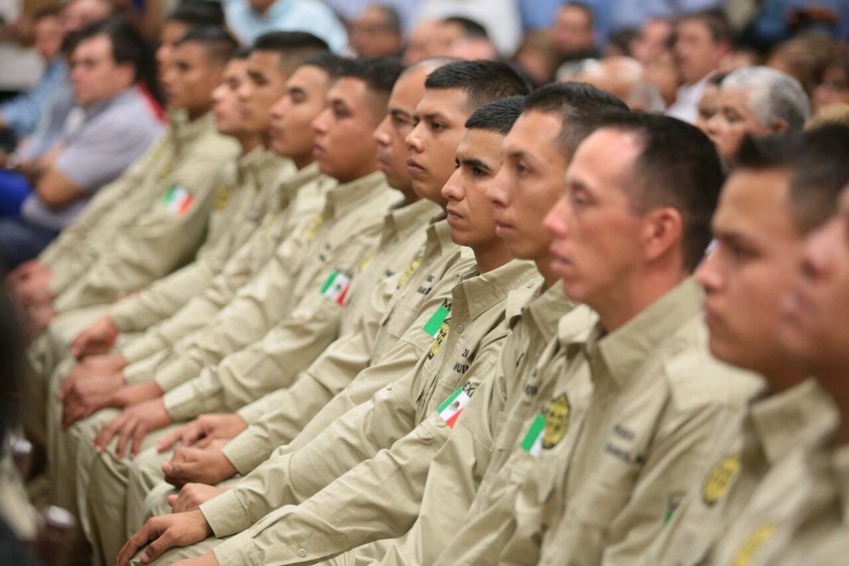 rubenmoreiravdz's tweet photo. #Domingo. Graduación de policías estatales para servir a #CoahuilaElOrgulloDelNorte. #DeLaSeguridadMeEncargoYo. #PiedrasNegras https://t.co/f6H2QWqKub