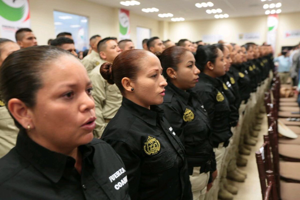rubenmoreiravdz's tweet photo. #Domingo. Graduación de policías estatales para servir a #CoahuilaElOrgulloDelNorte. #DeLaSeguridadMeEncargoYo. #PiedrasNegras https://t.co/f6H2QWqKub