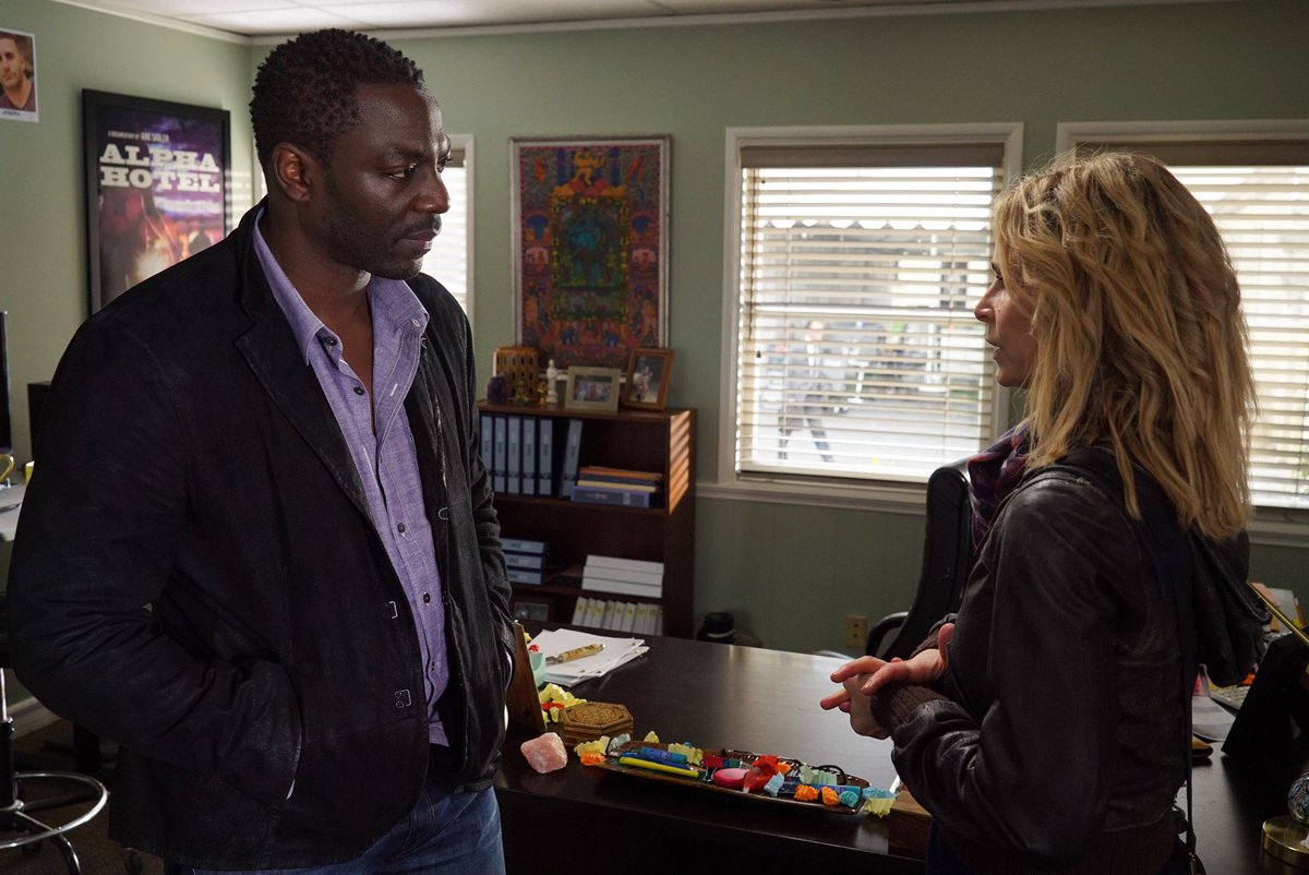 TenDaysInValley's tweet photo. An all-new #TenDaysInTheValley starring @kyrasedgwick starts now. Please retweet if you’re watching. https://t.co/CwN3QTEfcc