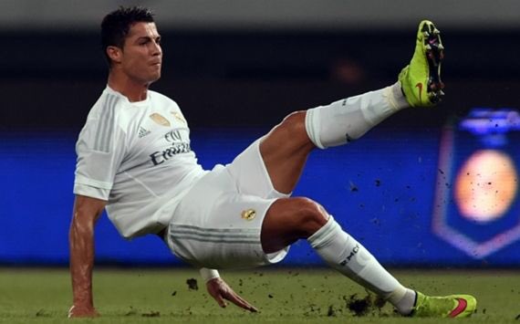 ブッシュマン クリスティアーノ ロナウド選手は試合中にレアルのソックスの下にアディダスパフォーマンスソックスを履いています 推定なので確実に履いてるとは言えません レアルのソックスを足首の所を切ってそこから繋げてます クリスティアーノ