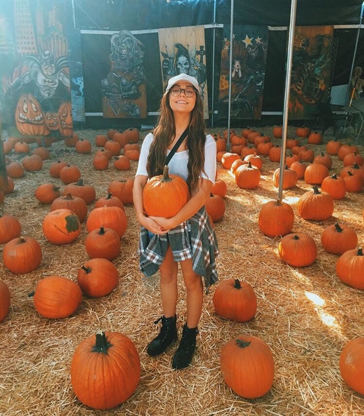 EnochOConnor_'s tweet photo. She wanted to get pumpkins to carve, I think she spent an hour looking for the perfect one https://t.co/2zFlIVTefn