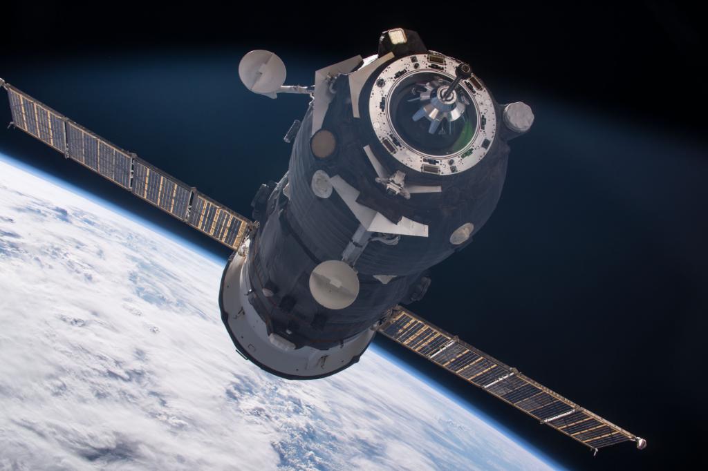 NASA's tweet photo. Watch live at 6:15am ET as food, fuel &amp; supplies that launched early Sat. arrive at @Space_Station for docking https://t.co/KESNGP2b6d https://t.co/1Vvp9SxCru