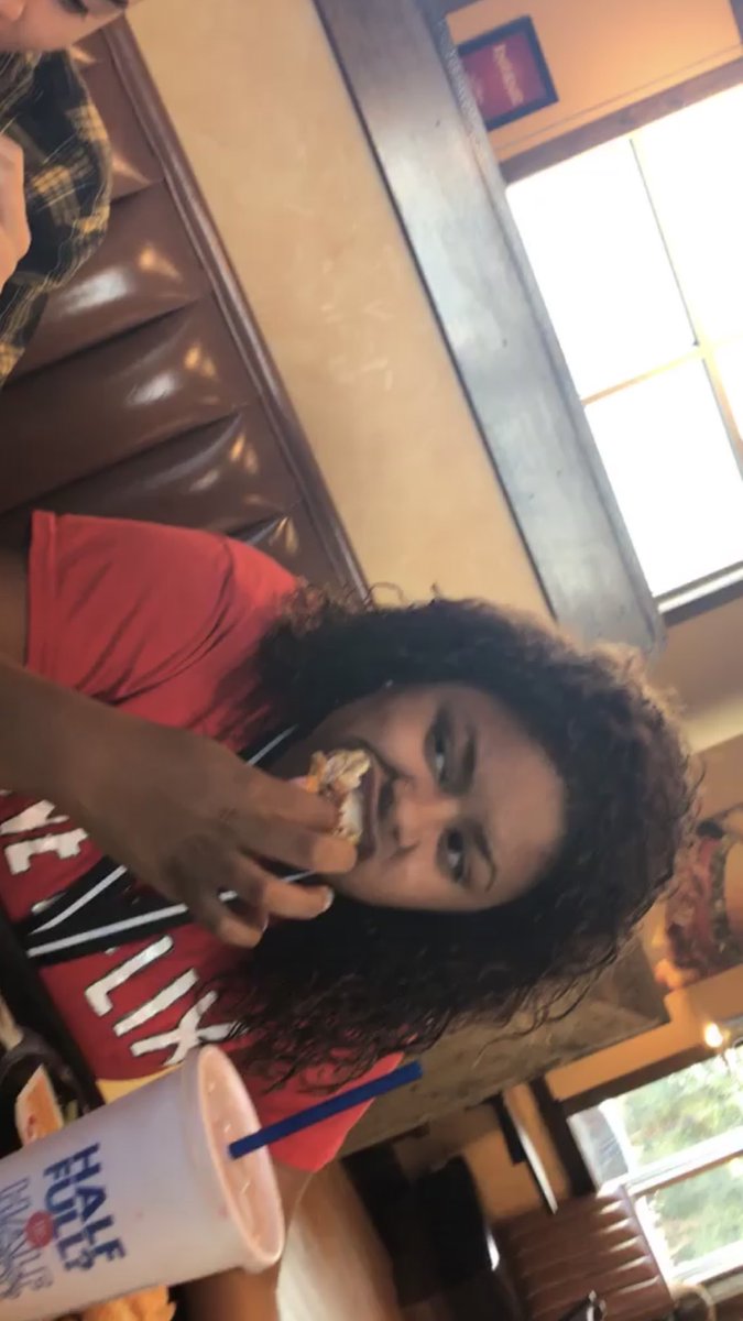 OceanLilllie's tweet photo. For everyone that wanted to know what gem looks like as she eats wings. https://t.co/1RlVPTTqhX