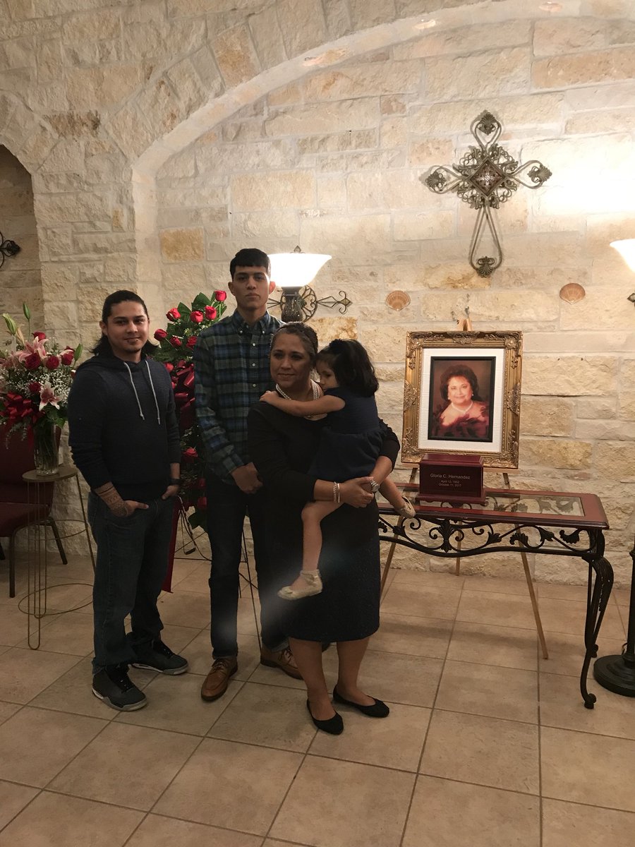 m_mattmontess's tweet photo. My family 💕 #ripgranda https://t.co/vERCjbPJ9H