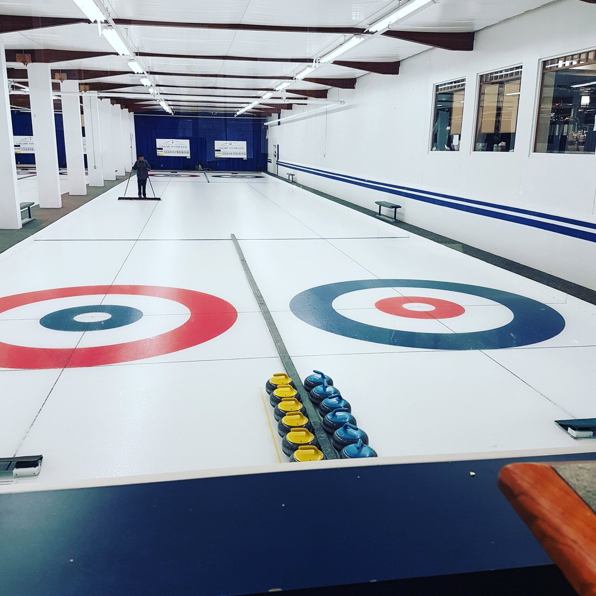 Amberlicious24's tweet photo. First practice of the season! #coaching #SpecialOlympics #calgarywinterclub #Volunteering #freshice https://t.co/S9nch1quiN