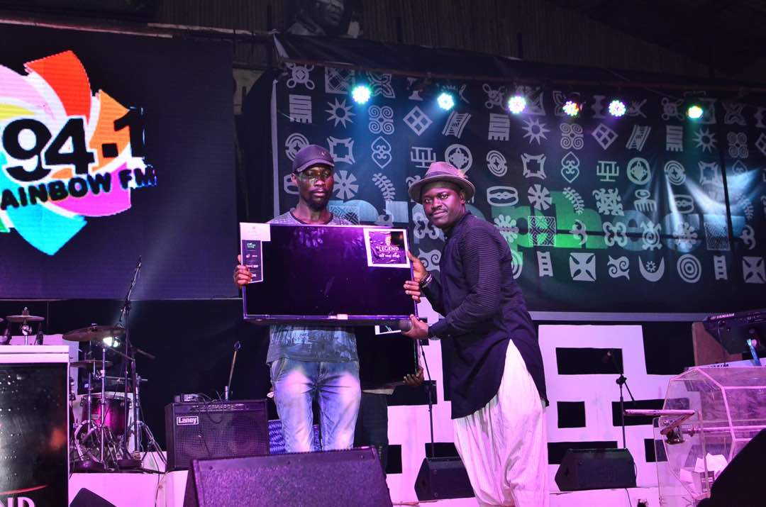 InsideMainland's tweet photo. Some didn't only come to #Felabration2017. They also smiled home with awesome goodies courtesy @legend_NG. #FelabrationwithLegend https://t.co/NvFyDvw5aR