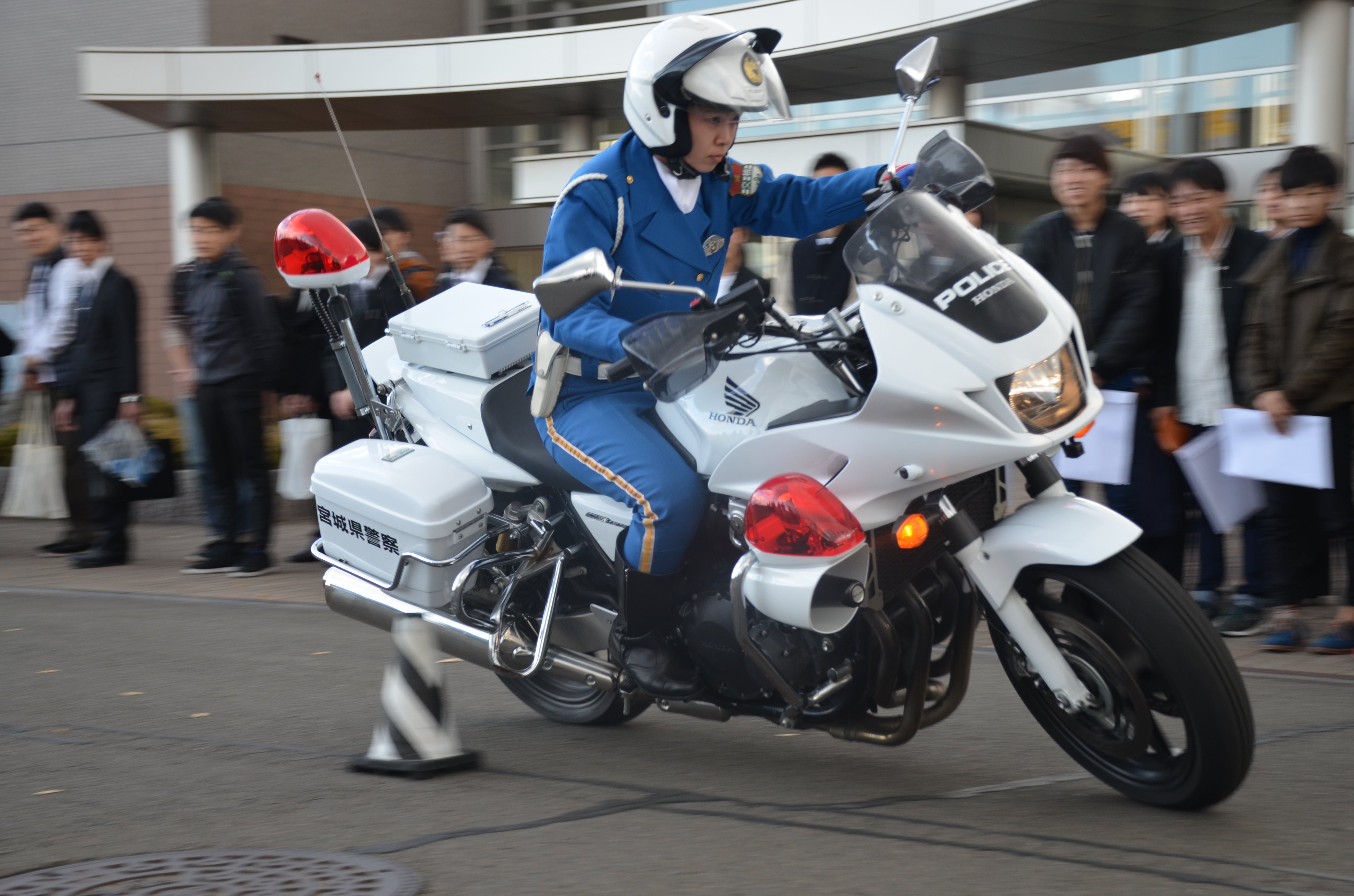 宮城県警採用係 Di Twitter 女性白バイ隊員カッコいい T Co Yqflfc7wma Twitter