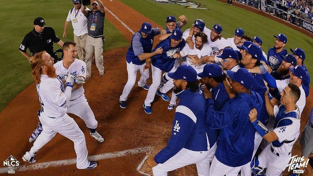 kikehndez's tweet image. There’s finally a bigger JT than Timberlake!!!!!! #ThisTeam #JT4Cubs1 #6More ift.tt/2gmPZPT