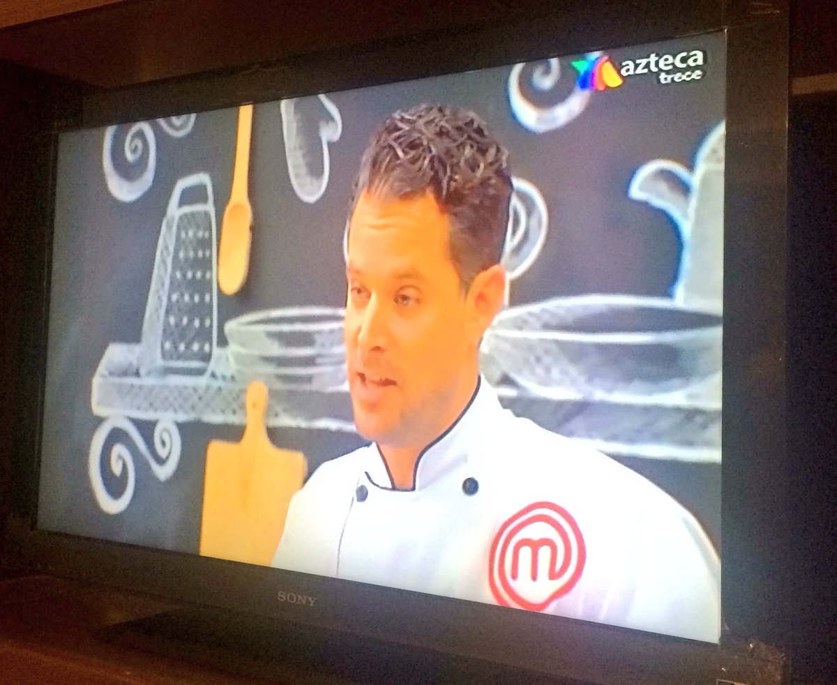 memorextric's tweet photo. Como cuando en  #MasterChefMx andan con  la chiluda y el #ChefPedro bien entron !!!! https://t.co/4UuP3v4uA8