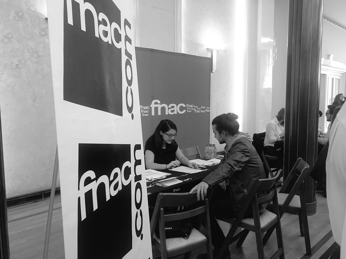 IPAGBS's tweet photo. #IPAGCareerDay 💼Notre Ipagien est en plein entretien avec la @Fnac #fnac #darty #entretien #ipagien https://t.co/chCjSINWkQ