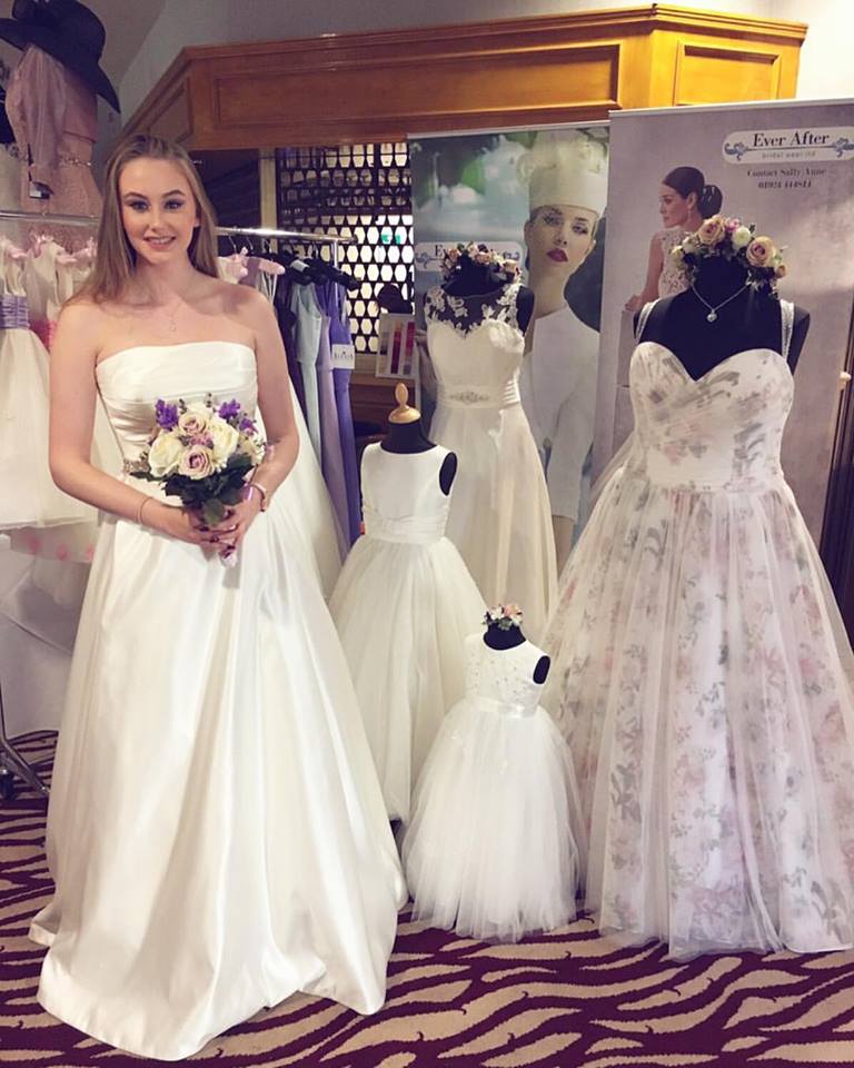 We had a lovely day today exhibiting at the #BagdenHall Wedding Fair...our beautiful Saturday girl, Emmi, came along and modelled for us 💗