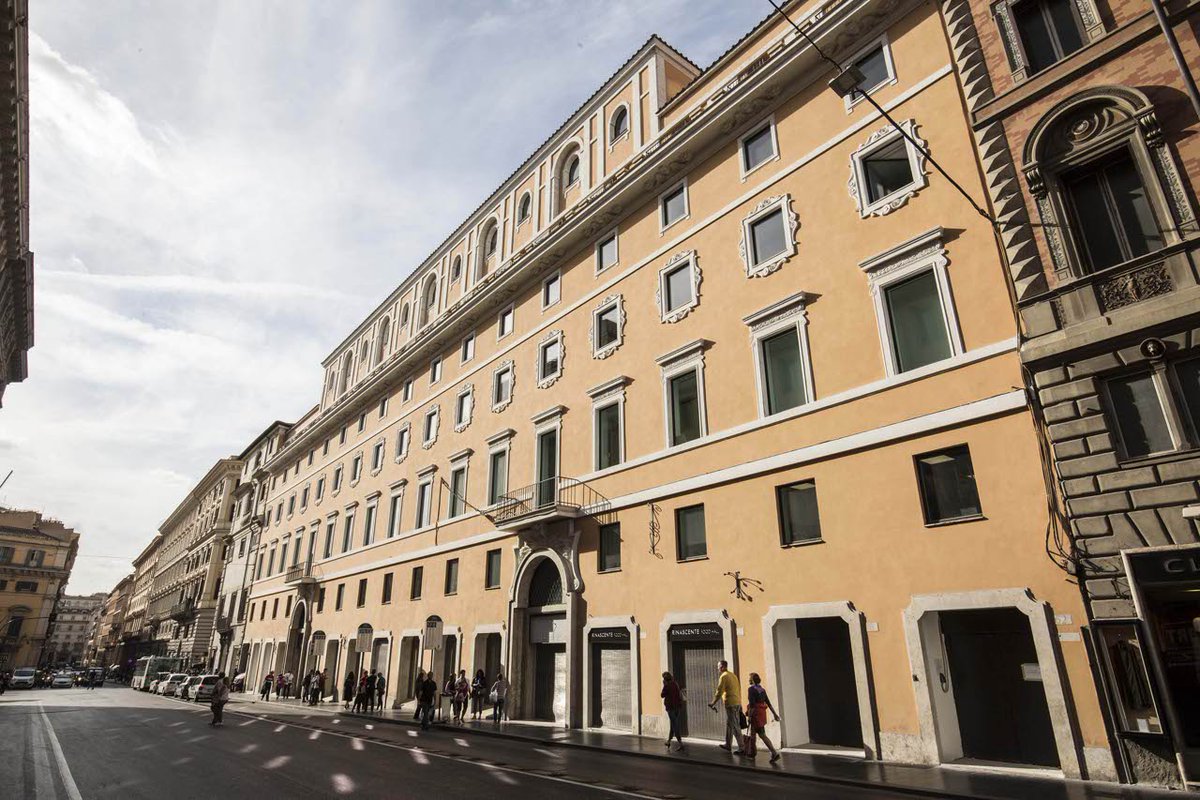 Che la festa cominci bit.ly/2zdunJw Sull'apertura della nuova <a href="/Rinascente/">Rinascente</a> in via del Tritone, #Roma