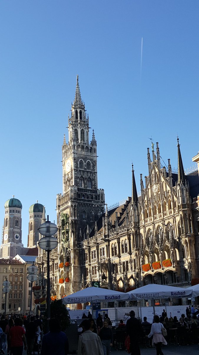 EpkodeVries's tweet image. Weer onderweg naar huis na een heerlijk mannentripje. #München #marienplatz  #olympiastadion  #allianzarena #englischergarten #etc.