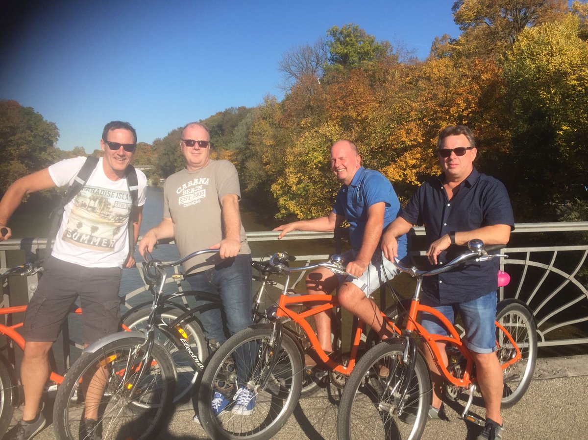 EpkodeVries's tweet image. Weer onderweg naar huis na een heerlijk mannentripje. #München #marienplatz  #olympiastadion  #allianzarena #englischergarten #etc.