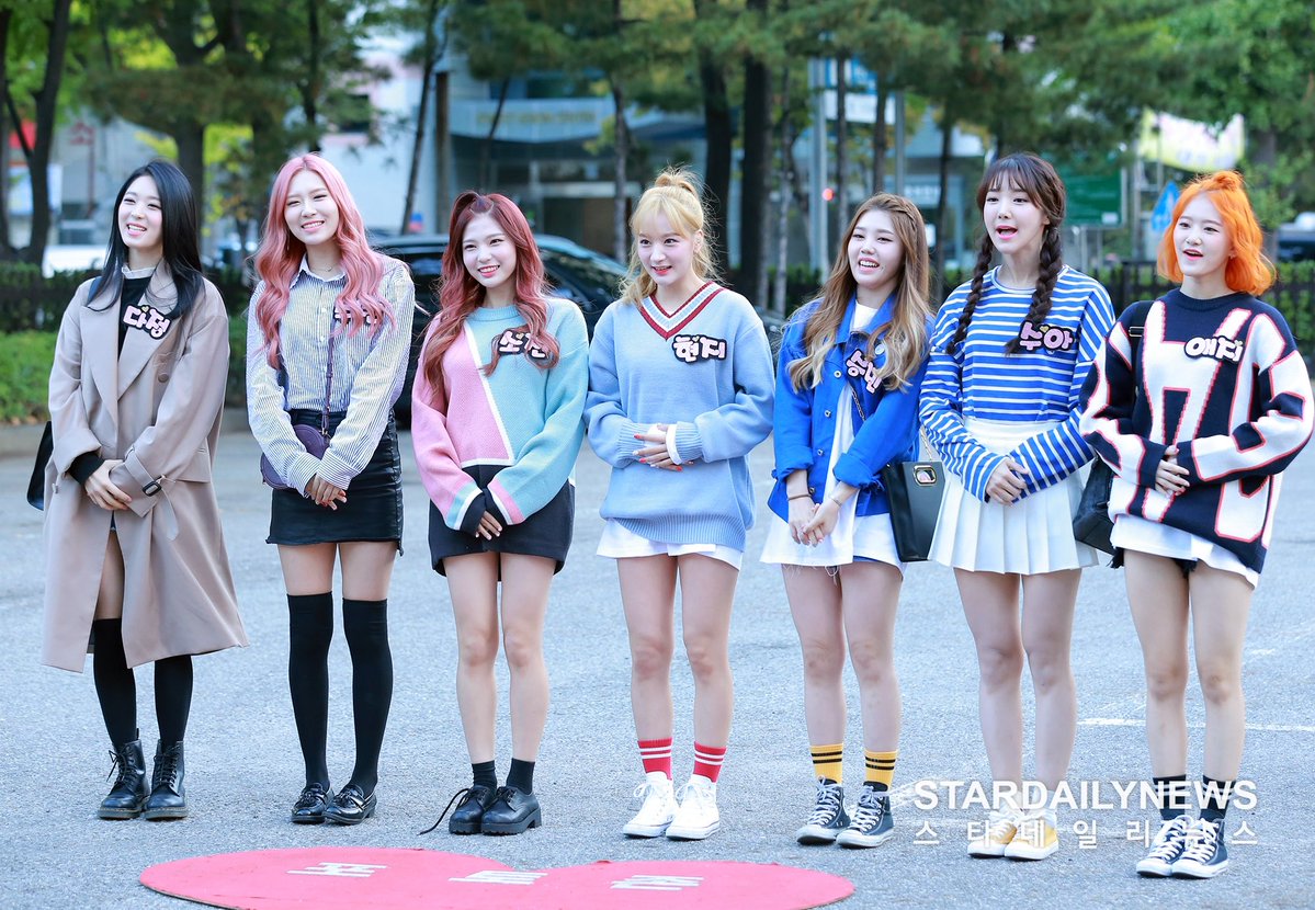 DailyDajeong's tweet photo. Our lovely girls at music bank
#hashtag 
#해시태그 https://t.co/PLJcGJwC2l