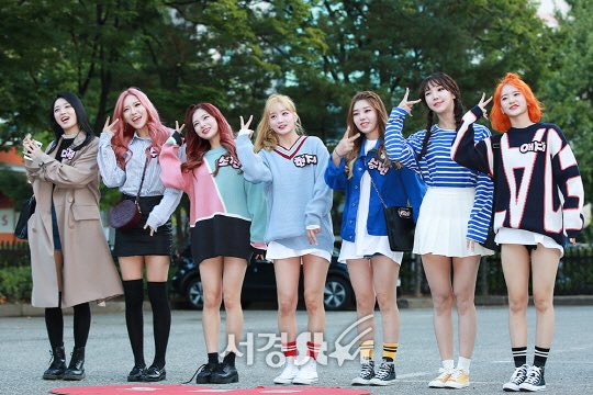 DailyDajeong's tweet photo. Our lovely girls at music bank
#hashtag 
#해시태그 https://t.co/PLJcGJwC2l
