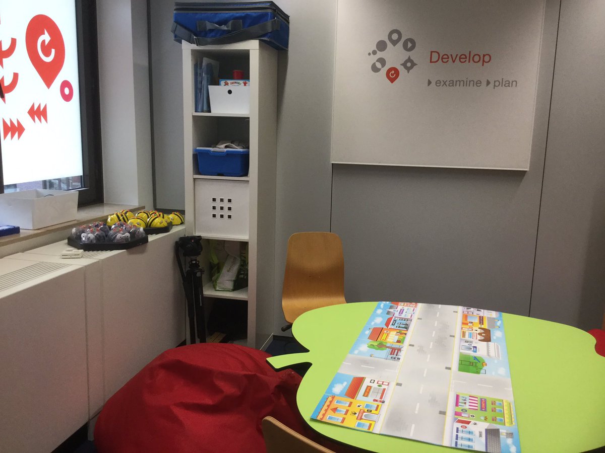 DecraemerJan's tweet image. Principes van #ComputationeelDenken en #programmeren op het #codefestival in Brussel @FCL_VL. Nu nog in de #eindtermen