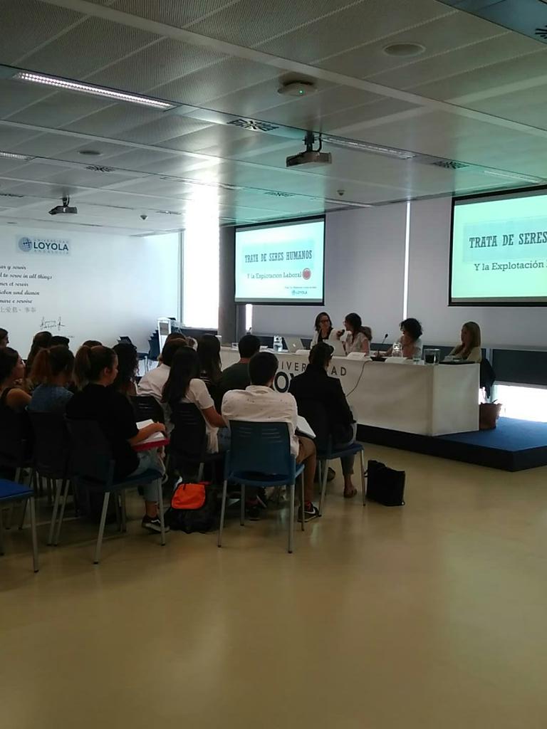 Todo preparado en <a href="/LoyolaAnd/">Universidad Loyola</a>  para la charla sobre la trata de seres humanos y la explotación laboral <a href="/RRII_LoyolaAnd/">RRII_LoyolaAnd</a> <a href="/ongdmzc/">MZC</a>