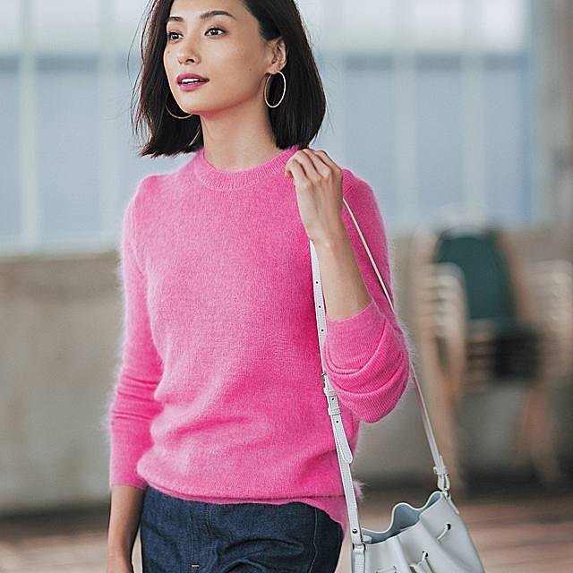 集英社 Happy Plus Store ハッピープラスストア ハッとするほどキレイなフューシャピンクのモヘアニットは Shop Marisol初登場のsloaneにスタイリストの徳原文子さんが別注したここでしか買えないカラー 薄手で軽くて暖かい上にシルク混のモヘア素材は 集英社 Happy Plus Store ハッピープラスストア ハッとするほどキレイなフューシャピンクのモヘアニットは Shop Marisol初登場のsloaneにスタイリストの徳原文子さんが別注したここでしか買えないカラー 薄手で軽くて暖かい上にシルク混のモヘア素材は