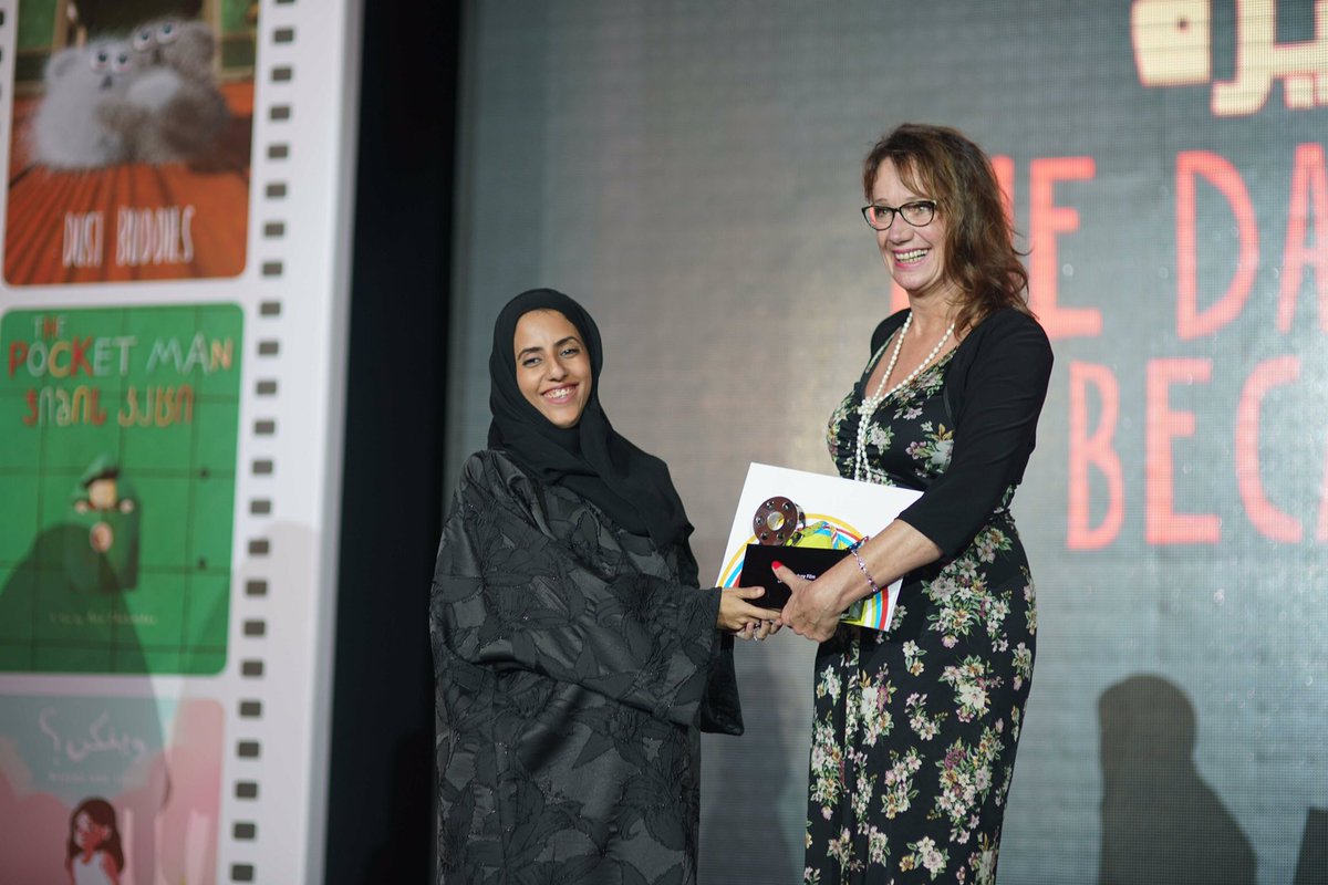 fannmedia's tweet photo. أفضل فيلم روائي طويل (اليوم الذي أصبح فيه والدي شجيرة) 🎥 Best Feature Film (The Day My Father Became a Bush) by Nicole Van Kilsdonk #sicff17 https://t.co/8OzL5dgB2c