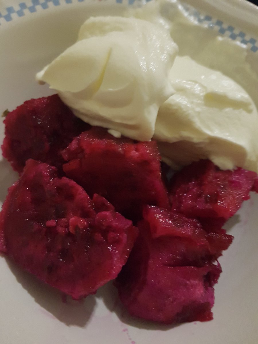 crazythainame's tweet photo. Massive score! Harvested some late prickly pears without getting pricked. Mmmmm prickly goodness. #nomnom #itsawogthing #scaryharvest https://t.co/KHuP0FNkRa