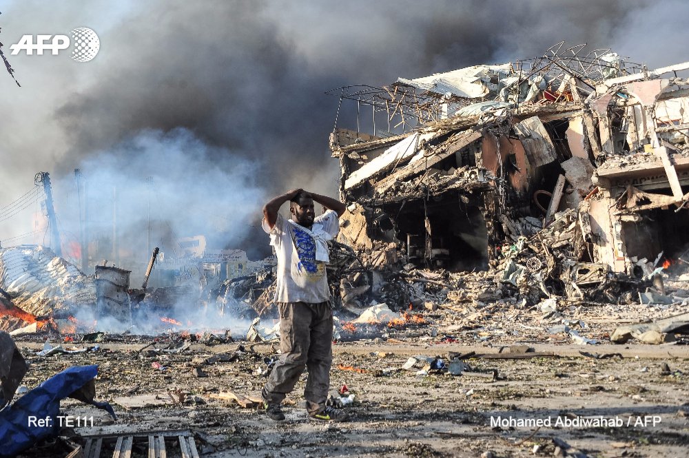 afpfr's tweet image. #Somalie: 276 morts et 300 blessés dans l'attentat de Mogadiscio u.afp.com/4Kwg #AFP [photos @Mo_Abdiwahab]