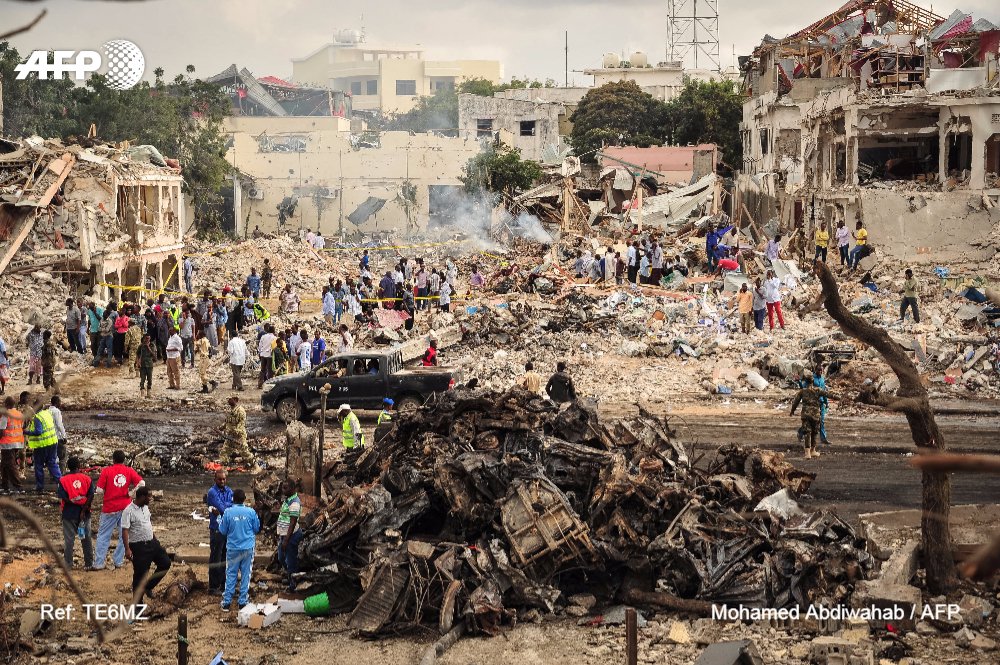 afpfr's tweet image. #Somalie: 276 morts et 300 blessés dans l'attentat de Mogadiscio u.afp.com/4Kwg #AFP [photos @Mo_Abdiwahab]