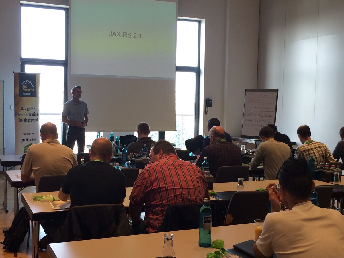 JavaESummit's tweet image. Start in den #javaenterprisesummit mit @thfro und “Java EE 8 - What’s New and Noteworthy”