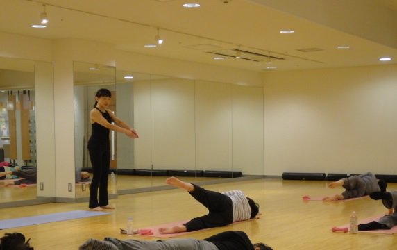 mitsukoshi_nh's tweet photo. BUFF BONES® #エクササイズ 第２回目を11/5（日）に開催！
骨と関節の健康をめざしたストレッチで年代問わず受講いただけます＾＾
お申込みはWEB https://t.co/3TdLAOVbee 
または #三越カルチャー 店頭・お電話にて！03-3274-8595 https://t.co/yPjP56lgJo